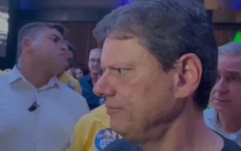 Tarcísio usa opressão de Israel na Bíblia para fazer discurso político em culto
