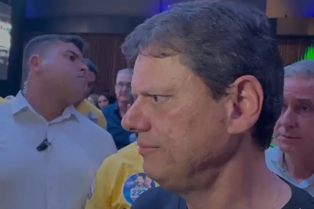 Tarcísio usa opressão de Israel na Bíblia para fazer discurso político em culto