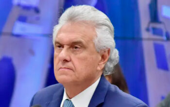 Caiado dispara contra escolha de vice de Flávio Bolsonaro e aponta “hipocrisia” em chapa do PL