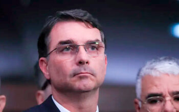 Flávio Bolsonaro é rejeitado por 54% dos eleitores, diz Quaest