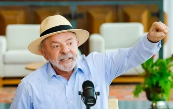 Lula diz que ninguém "meterá o bedelho no Brasil" enquanto for presidente