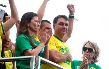 Ato esvaziado de Flávio Bolsonaro leva PL a reavaliar formatos para campanha