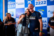 “Respeito, mas não é meu candidato”, diz Michelle em evento com Arruda