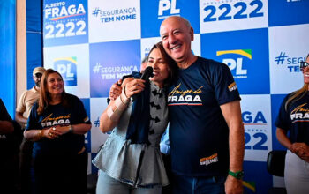 “Respeito, mas não é meu candidato”, diz Michelle em evento com Arruda