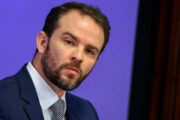 Durigan chama de “balela” proposta fiscal de Flávio Bolsonaro