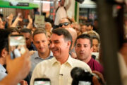 Flávio Bolsonaro diz que já prestou contas sobre 'Dark Horse' e tenta colar caso Master a Lula