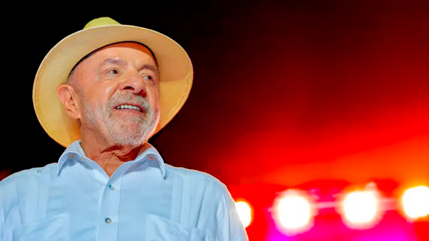 “O Brasil não pode voltar a ser governado por quem não gosta de pobre”, diz Lula