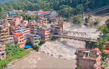 Cheia devastadora no rio Bhotekoshi no norte do Nepal deixou um rastro de destruição