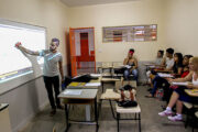 Beneficiários do Pé-de-Meia nascidos maio e junho recebem nesta quarta mais uma parcela do incentivo à frequência escolar
