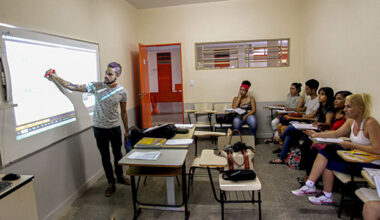 Beneficiários do Pé-de-Meia nascidos maio e junho recebem nesta quarta mais uma parcela do incentivo à frequência escolar
