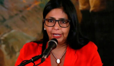Delcy comemora acordo que dá aos EUA controle do petróleo venezuelano