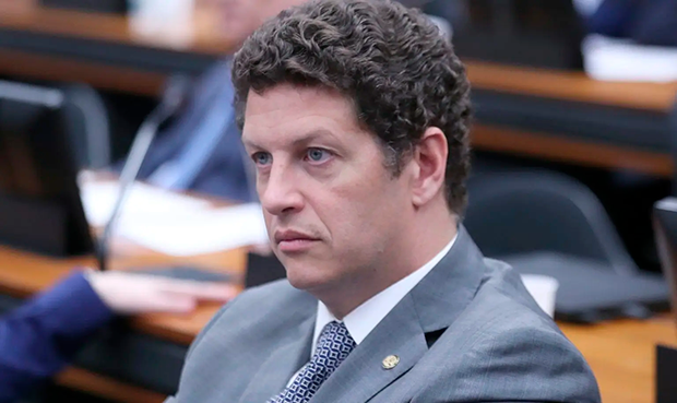 Ação sobre motociata de Bolsonaro ameaça candidatura de Salles ao Senado