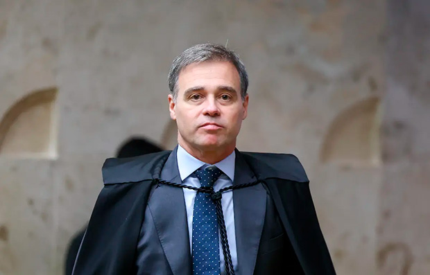 Reinaldo Azevedo detona Mendonça por perseguição a Lulinha: “Mutação da Lava Jato”