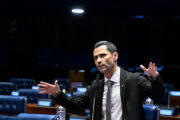 Republicanos voltou atrás e decidiu lançar o senador Cleitinho ao governo de Minas Gerais