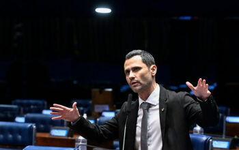 Republicanos voltou atrás e decidiu lançar o senador Cleitinho ao governo de Minas Gerais