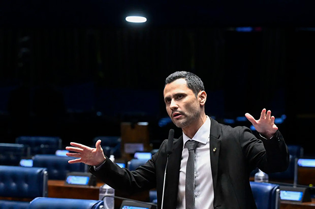 Republicanos voltou atrás e decidiu lançar o senador Cleitinho ao governo de Minas Gerais