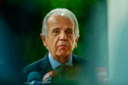 Se os EUA invadirem o Brasil, a gente terá que abrir o portão, diz Múcio