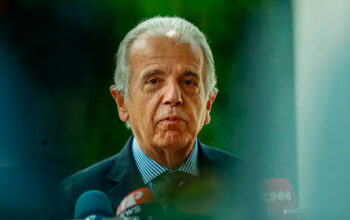 Se os EUA invadirem o Brasil, a gente terá que abrir o portão, diz Múcio