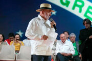 Se quiser bater na mulher não precisa votar em mim, diz Lula em convenção