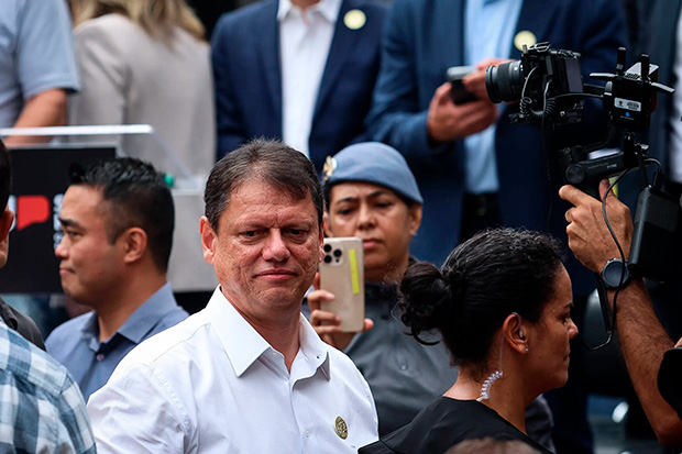 Tarcísio termina mandato com déficit de R$ 12,2 bilhões em SP
