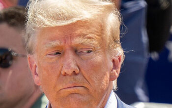 Trump pressiona países a escolher lado na corrida global da inteligência artificial: EUA ou China