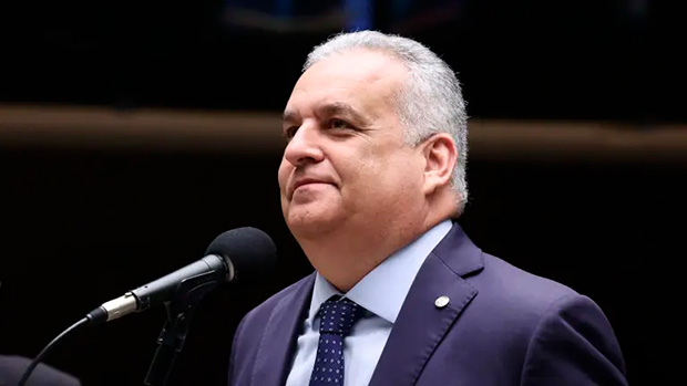 Vice de Flávio Bolsonaro, Alfredo Gaspar é investigado por estupro de vulnerável