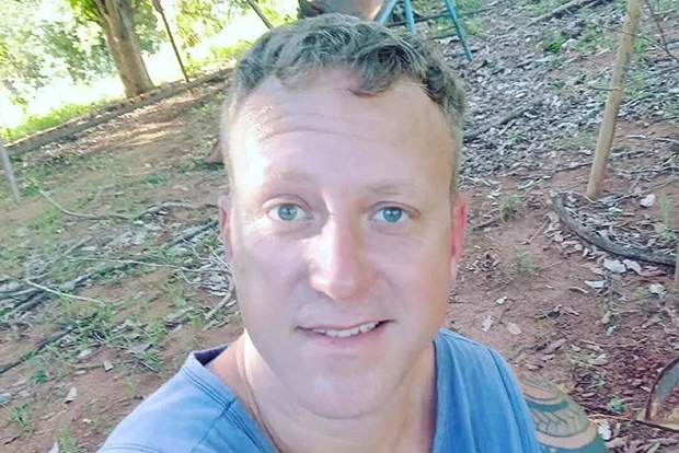 A Fazenda 18: Rikardo acusa Sergio Hondjakoff de racismo