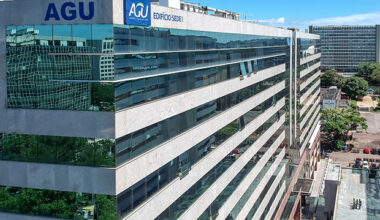 AGU prepara uma reação jurídica contra a decisão de André Mendonça que afastou diretor da PF