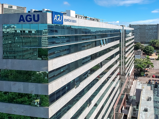 AGU prepara uma reação jurídica contra a decisão de André Mendonça que afastou diretor da PF