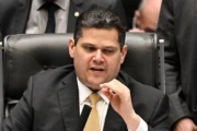 Alcolumbre descarta impeachment de Moraes e deve esperar “baixar a poeira”