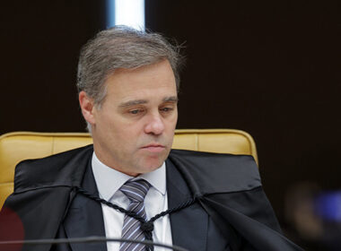 André Mendonça pede à PGR informação sobre suposta mensagem de Vorcaro a Moraes