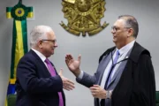 Após fala de Fachin, Dino questiona se é possível um magistrado prometer o final de um inquérito como se fosse um candidato
