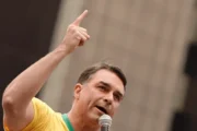 Ato convocado por Flávio Bolsonaro na Paulista reuniu 28,5 mil pessoas, segundo contagem do Monitor do Debate Político da USP
