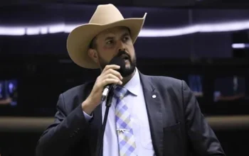 Bolsonarista Zé Trovão tenta impedir reajuste do Bolsa Família no TSE; Mendonça será relator