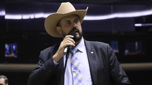 Bolsonarista Zé Trovão tenta impedir reajuste do Bolsa Família no TSE; Mendonça será relator