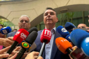 Campanha de Flávio Bolsonaro declarou à Justiça Eleitoral gasto de R$ 101,5 mil com pesquisas internas diárias de intenção de voto