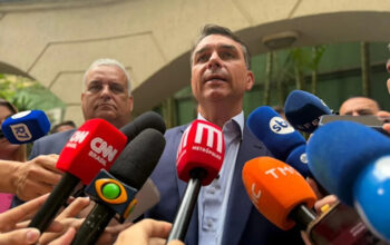 Campanha de Flávio Bolsonaro declarou à Justiça Eleitoral gasto de R$ 101,5 mil com pesquisas internas diárias de intenção de voto