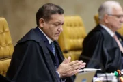 Celular de Vorcaro cita R$ 500 mil para filho de Nunes Marques