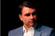 Editorial da Folha diz que Flávio Bolsonaro não tem a menor condição de ser presidente