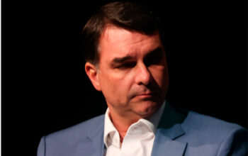 Editorial da Folha diz que Flávio Bolsonaro não tem a menor condição de ser presidente