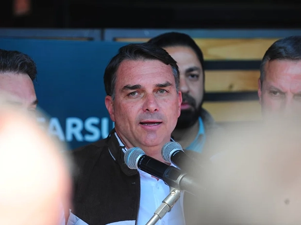 Estado de S. Paulo chama Flávio Bolsonaro de “mentiroso crônico” após novas revelações sobre Dark Horse