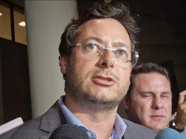Ex-ministro de Bolsonaro, Fabio Wajngarten admite que Karina Gama é bode expiatório do esquema “Dark Horse”