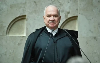 Fachin revoga relatoria de Moraes do inquérito das fake news e mantém pena de golpistas
