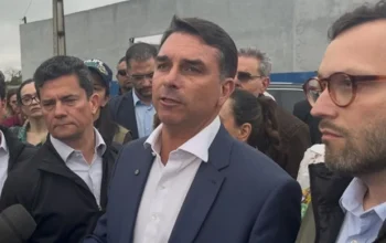 "Fala, irmãozão": veja trocas de mensagens entre Flávio Bolsonaro e Vorcaro