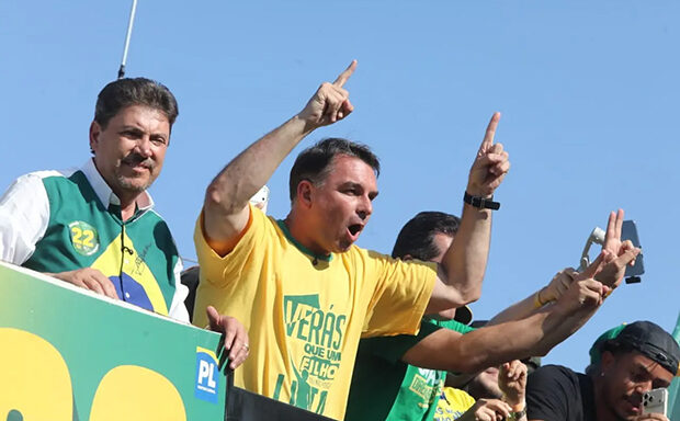 Flávio Bolsonaro acusa CNBB de espalhar fake News sobre plano de tirar título de N.S. de Aparecida de padroeira do Brasil