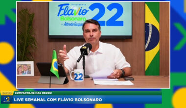 Flávio Bolsonaro anuncia recrutamento de fiscais e volta a atacar urnas eletrônicas