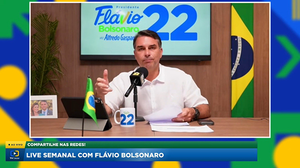 Flávio Bolsonaro anuncia recrutamento de fiscais e volta a atacar urnas eletrônicas