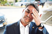 Flávio Bolsonaro é detonado por 73% dos posts sobre Nossa Senhora Aparecida, diz pesquisa