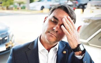 Flávio Bolsonaro é detonado por 73% dos posts sobre Nossa Senhora Aparecida, diz pesquisa