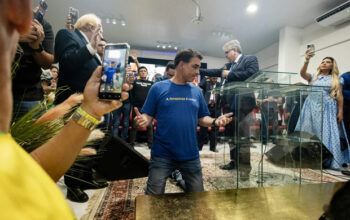 Alvo de decreto de Flávio Bolsonaro seria o posto de Nossa Senhora Aparecida como a Padroeira oficial do Brasil